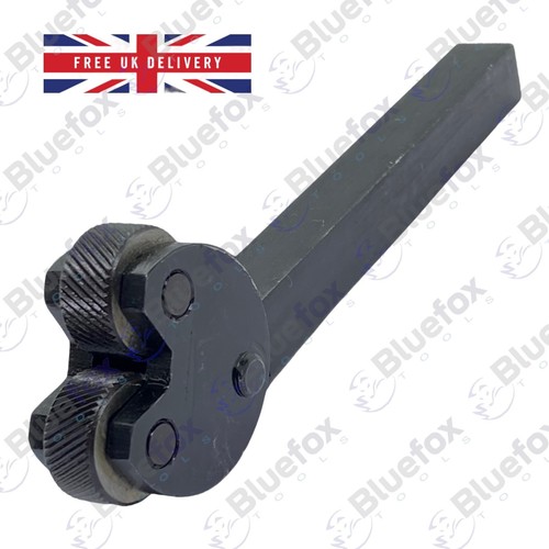 Wheel knurling tool with - wheel,