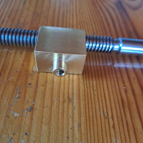 Raglan crossfeed nut